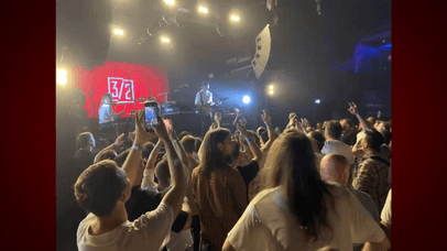 Три вторых - Это надо нам live (Зал поёт двухголосие!)